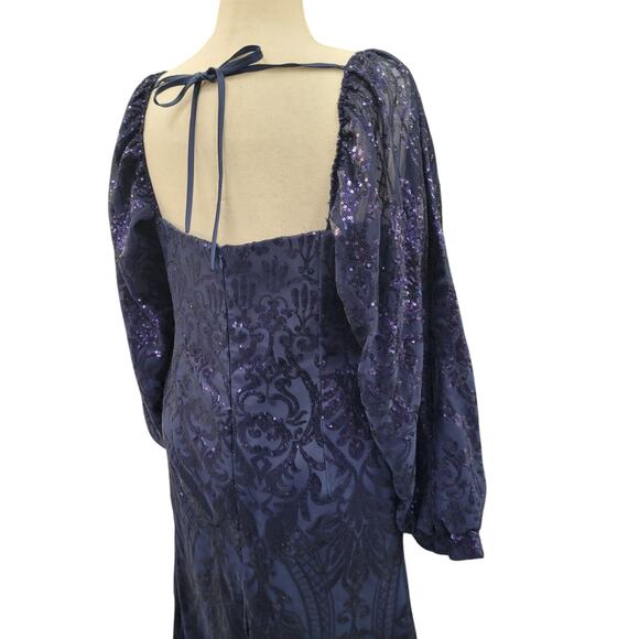 NWT Long Sleeved Patterned Sequin Gown in Navy Blue - Picture 12 of 13